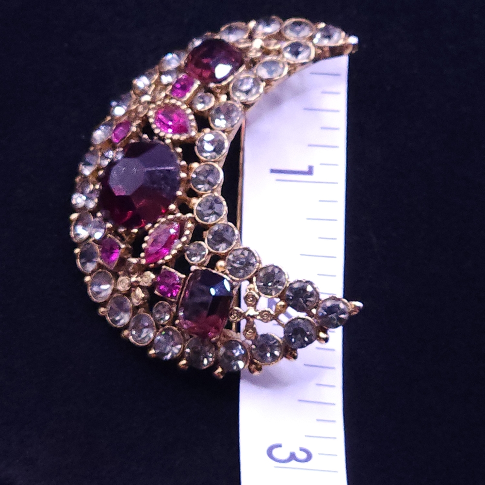 “Vintage Capri Rhinestone Demi Parure – Crescent Brooch & Clip Earrings - Picture 16 of 16